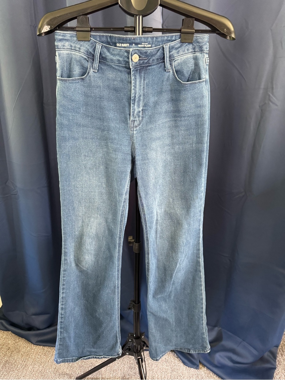 Old Navy Wow Flare Women’s Mid Wash Blue Jeans Size 6 30” Inseam Classic Neutral